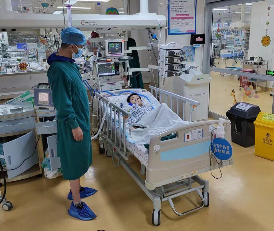 平南县跨省救护车出租公司